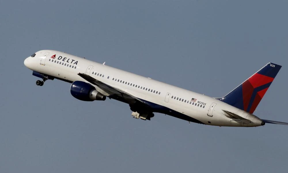 ΗΠΑ: Αποκολλήθηκε τροχός από Boeing 757 καθώς τροχοδρομούσε για να απογειωθεί